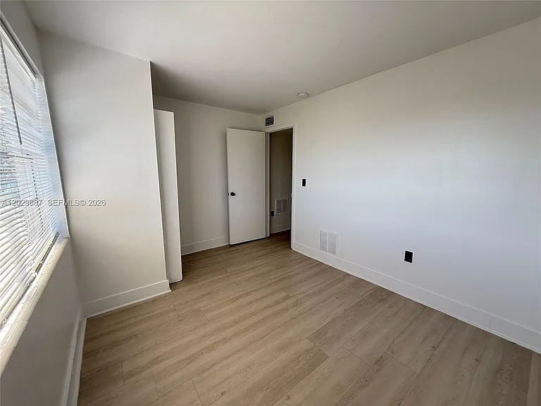 12215 W Dixie Hwy #304 — Photo 11
