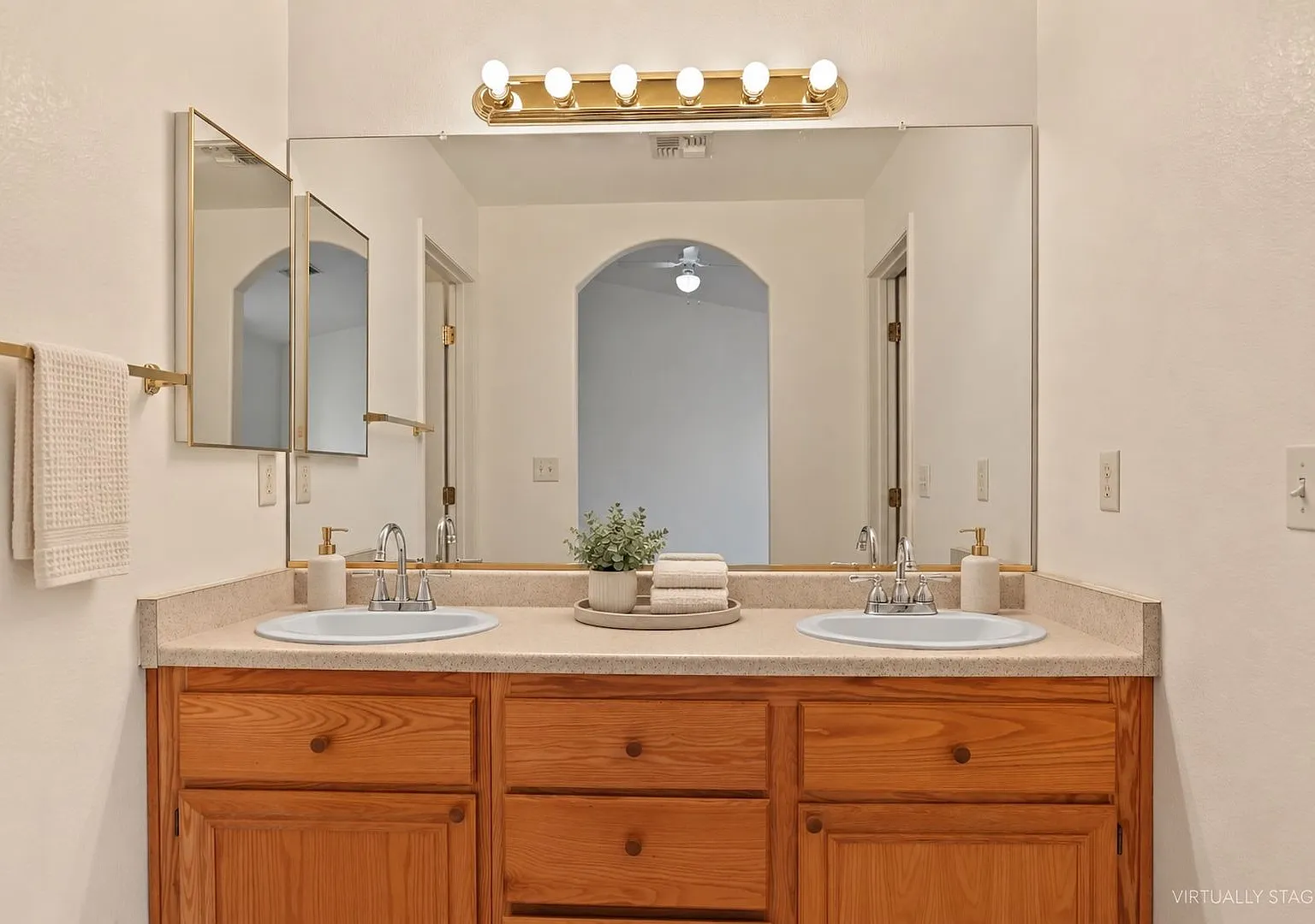 Single-Story Home with Indoor Fireplace, Spacious Kitchen & Private Backyard — Photo 4