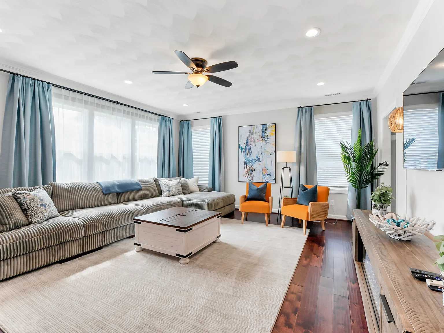 5 bed, 3.5 bath, 2500 sqft, $5,350 — Photo 3