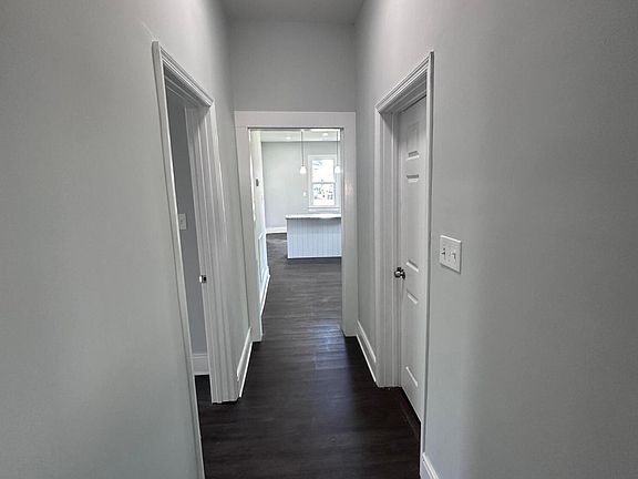 5th image of 2444 Woodbine Ave
