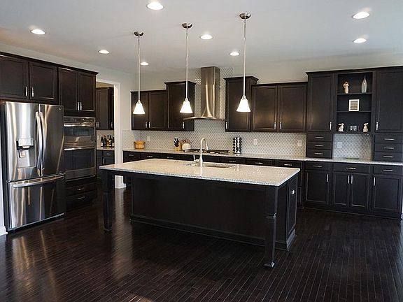 3rd image of 7501 Marsh Creek Ln