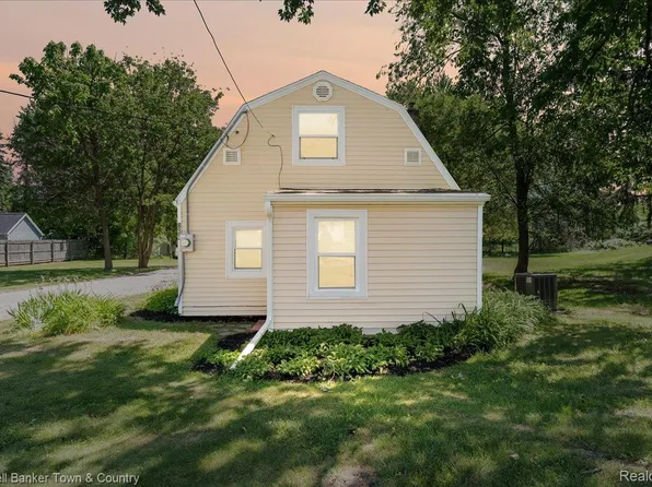 833 Hein Ave, Lansing, MI 48911