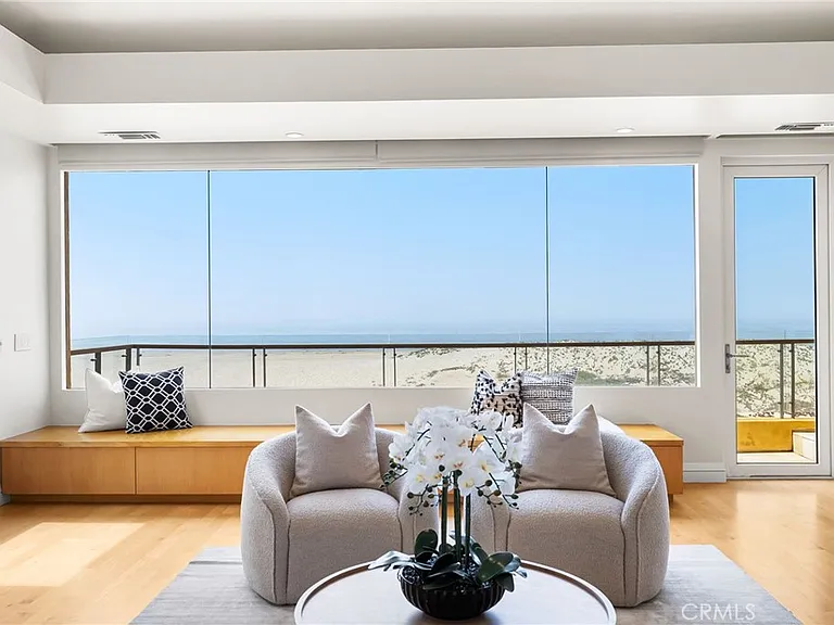 1554 E Oceanfront — Photo 1