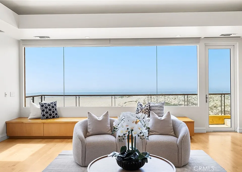 1554 E Oceanfront