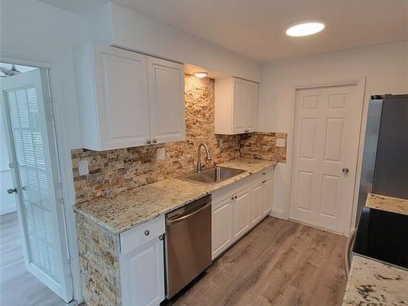 4th image of 11 Oak Hollow Dr