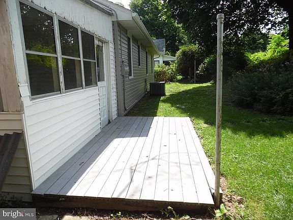 4th image of 3321 Hillside Dr