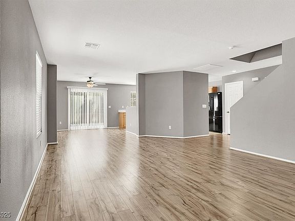3rd image of 3703 Laguna Veneta Ave
