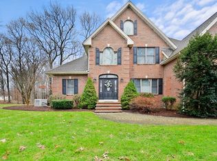 41 Richard Cir, Seekonk, MA 02771