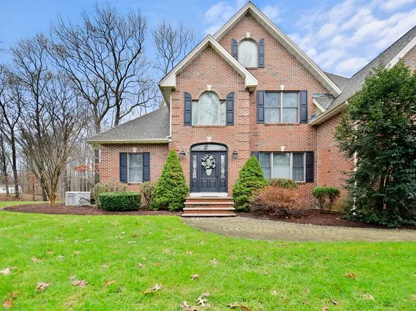 41 Richard Cir, Seekonk, MA 02771