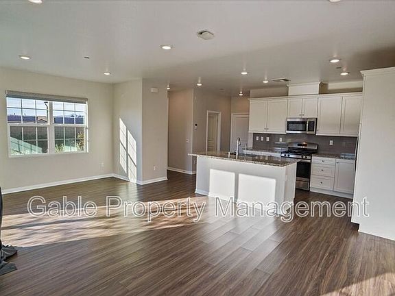 4th image of 22772 Harmony Dr