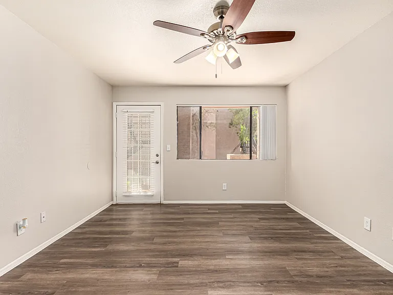 Goldcrest Apartments — Photo 8