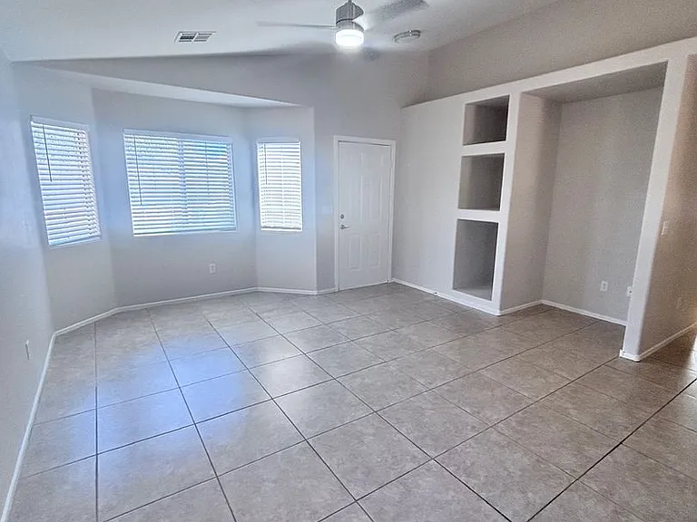 4912 Whispering Spring Ave — Photo 4