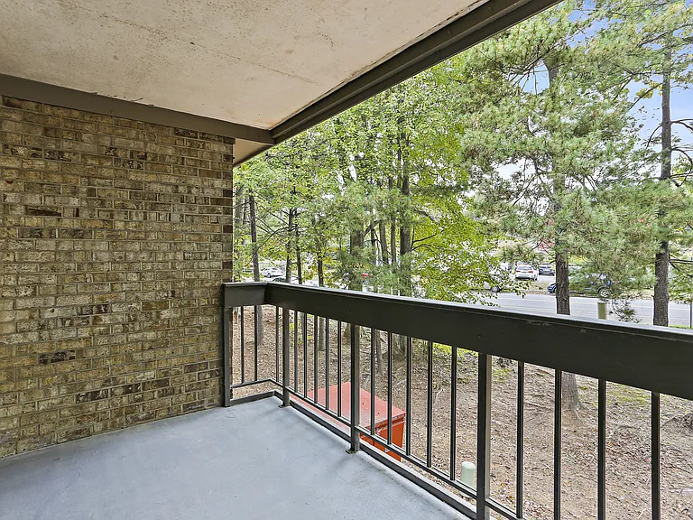 Fairway Apartments — Photo 17