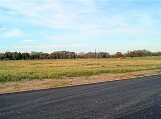 112 Grassy Ln, Elgin, TX 78621