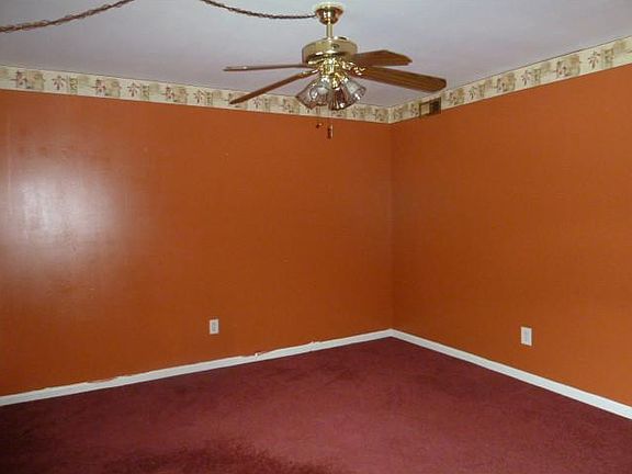 2nd image of 220 Bailiff Ct Unit D