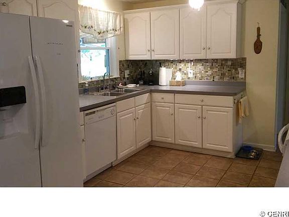 5th image of 22 Livingston Blvd