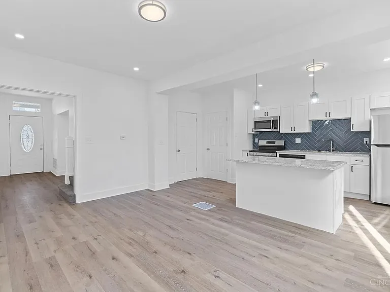 3518 Hudson Ave — Photo 6
