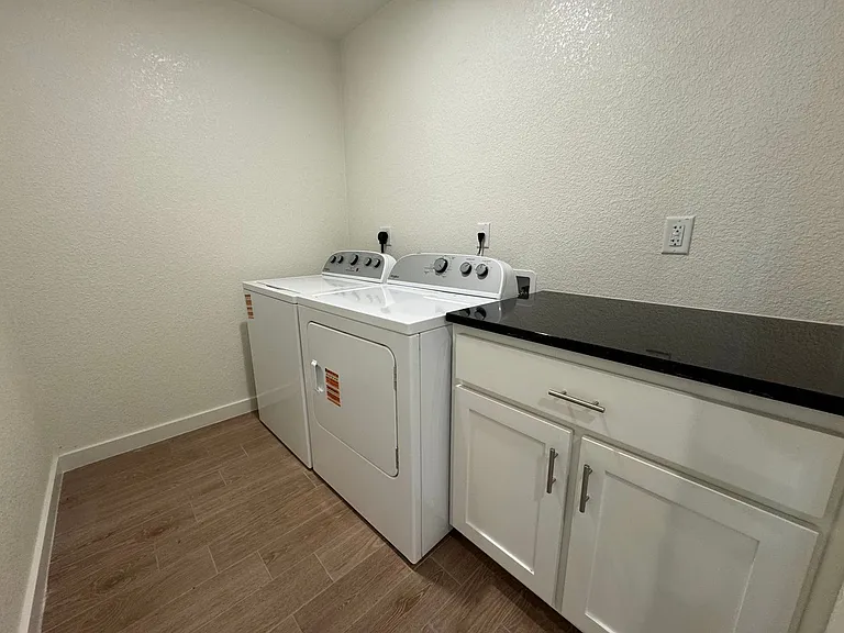 1410 Cedar River Ln — Photo 40