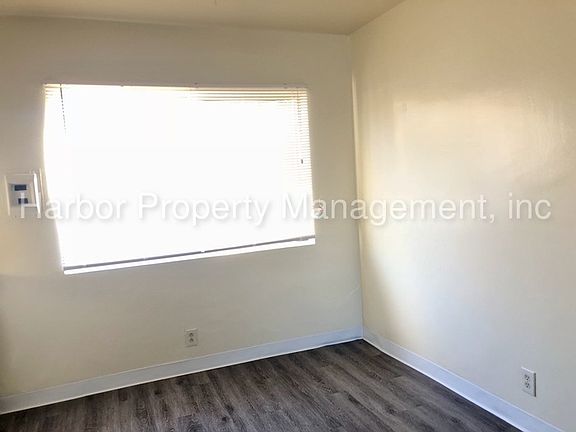 3rd image of 947 N Wilmington Blvd