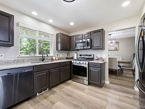 4th image of 56291 Hastings Dr