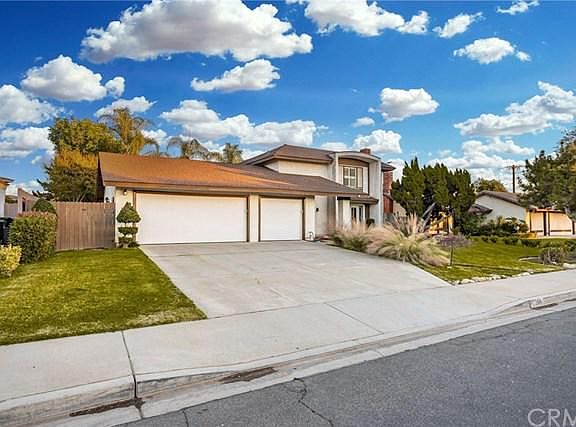 2nd image of 3244 Paloma Ave
