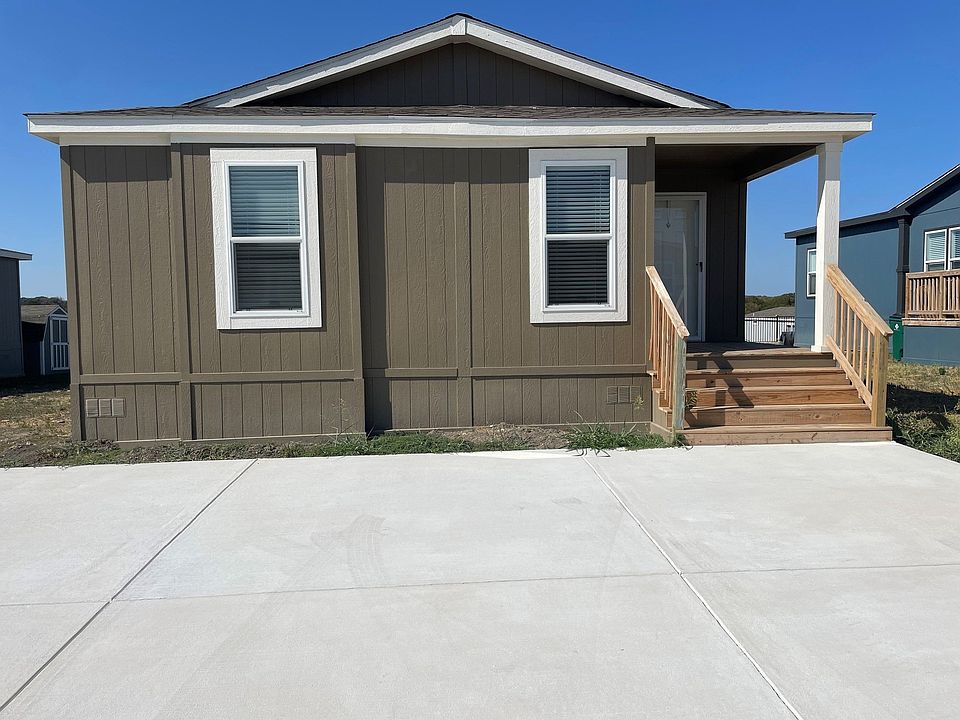1st image of 129 Pineland Ave #99