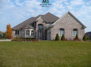 4657 Woodland Dr, Rochester, MI