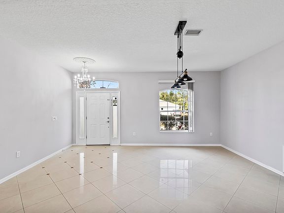 4th image of 10 Praver Ln