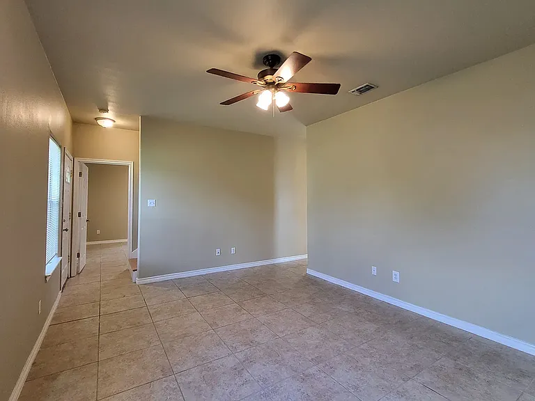 1105 N Cuernavaca Dr #B — Photo 11