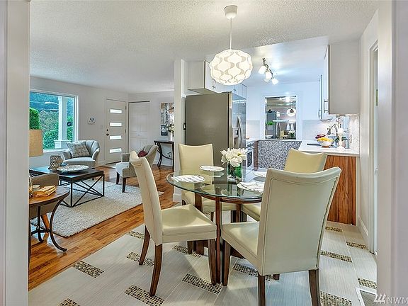 The dining area connects all the entertainment areas.