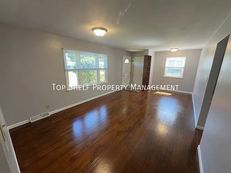 2752 Holcomb Ave — Photo 2