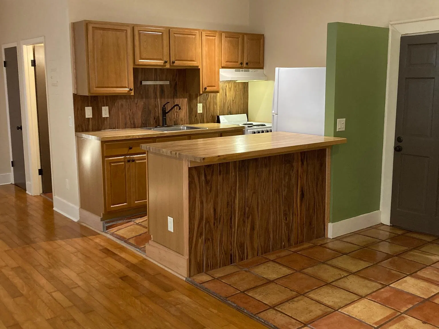 Studio, 425 sqft, $1,395 — Photo 2