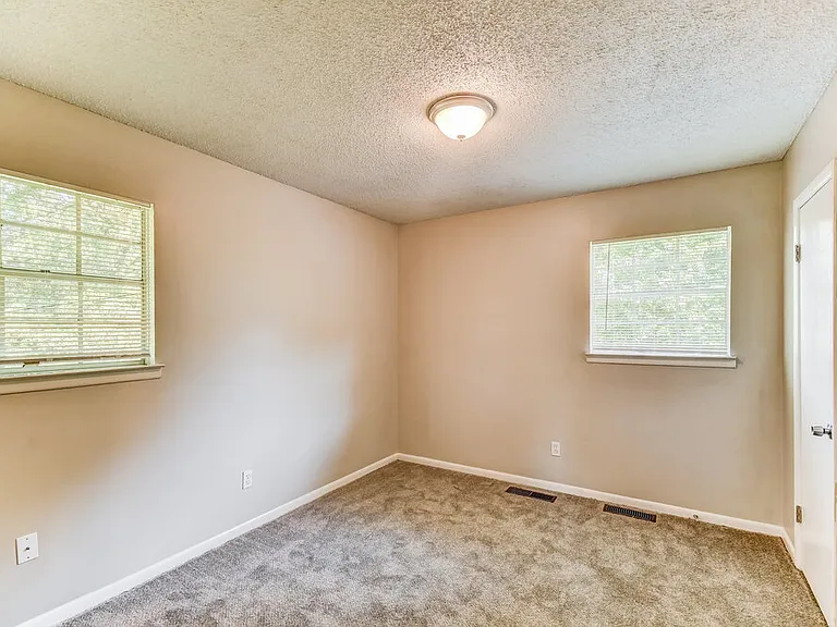 5114 Meadows Dr — Photo 10