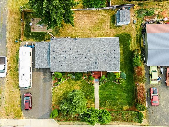 3rd image of 620 2nd Ave NE