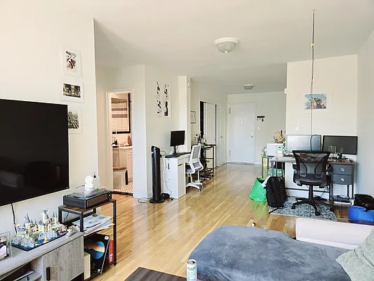 Rented by New York Dwellings LLC | media 2