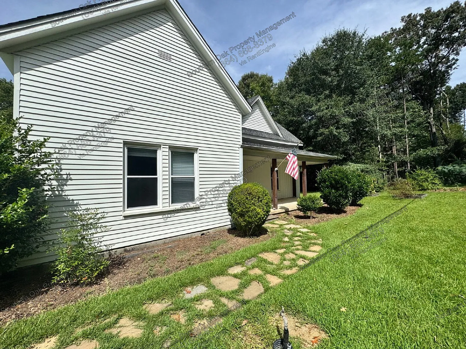 3 bed, 1.0 bath, $1,300 — Photo 2