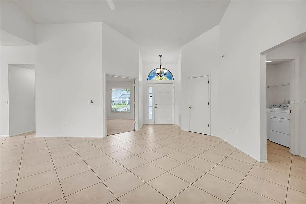 3 bed, 2.0 bath, 1582 sqft, $2,385 — Photo 4