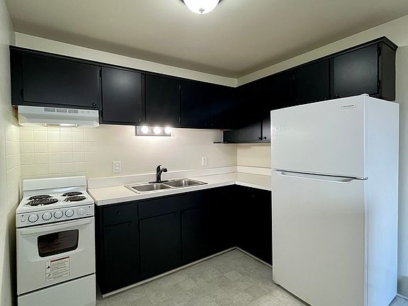 4th image of 720 Harrison Blvd APT 20