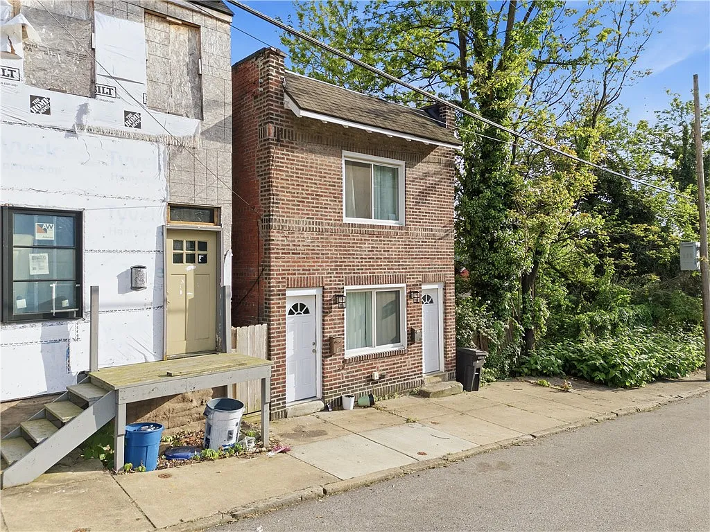 Building Photo - 119 E Jefferson St #117