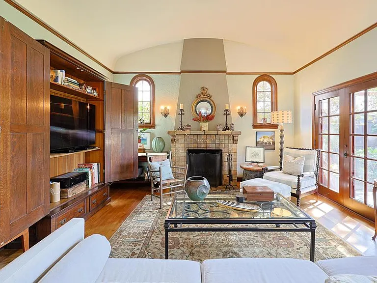 1027 Adella Ave — Photo 45