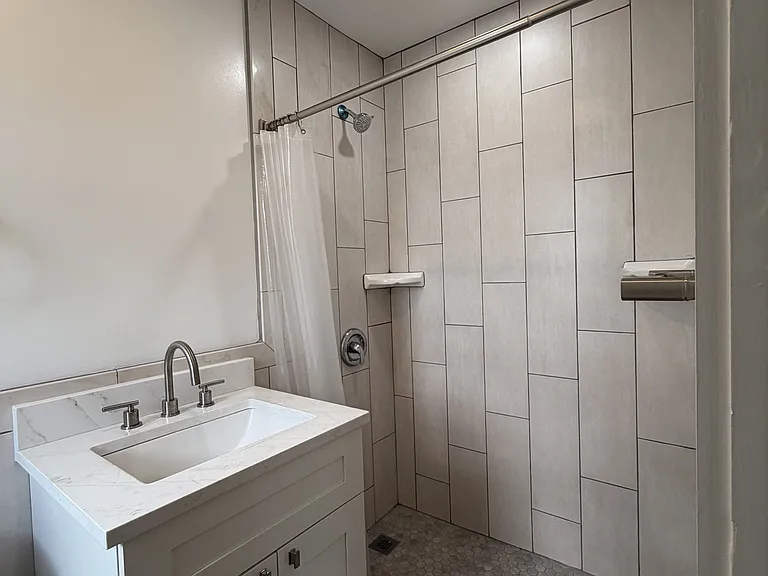 1020 Raritan Ave — Photo 12