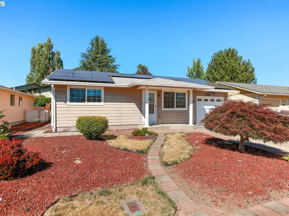 2247 Oregon Ct, Woodburn, OR 97071
