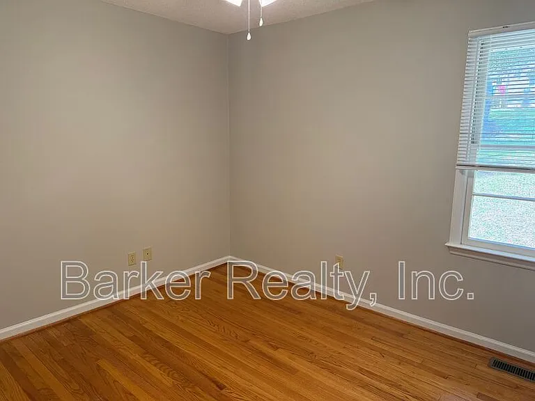 12019 Holmes Hollow Rd — Photo 8
