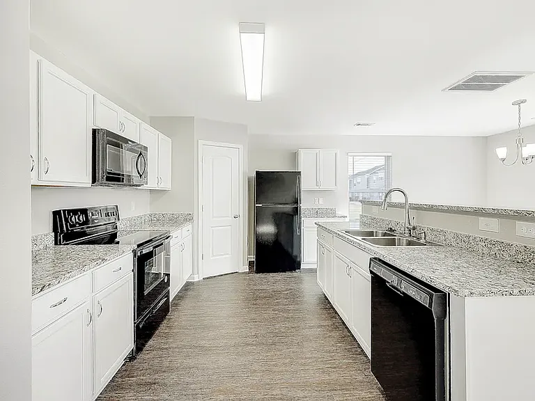 209 Kirkside Dr — Photo 1