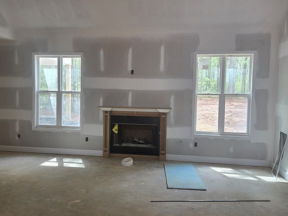 4th image of 160 Rivers Edge Dr