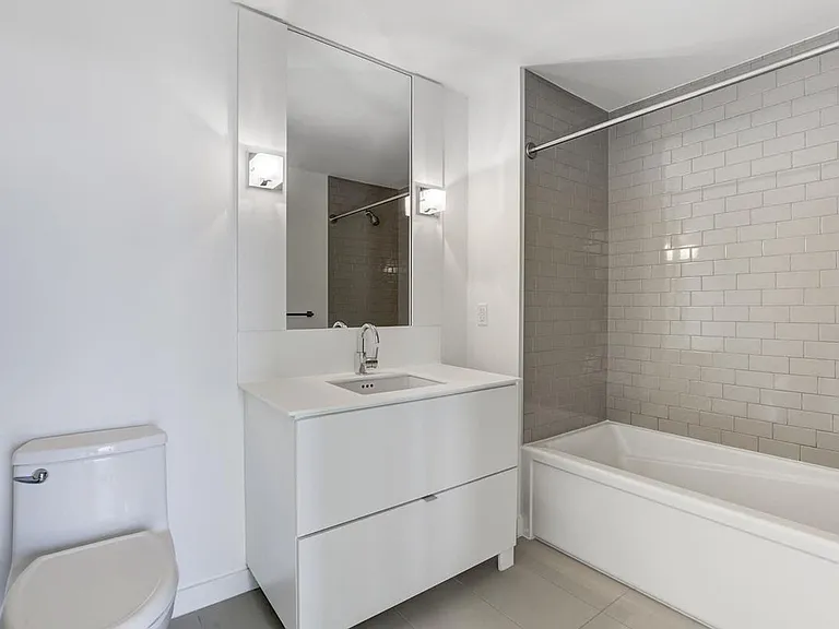 Bathrooms with Glass Tile