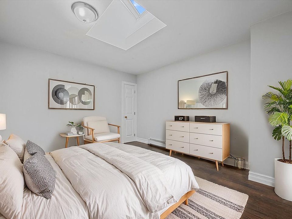 2ND BEDROOM (STAGED)