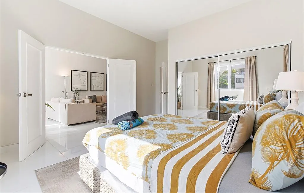3 bed, 2.0 bath, 1411 sqft, $5,200 — Photo 1