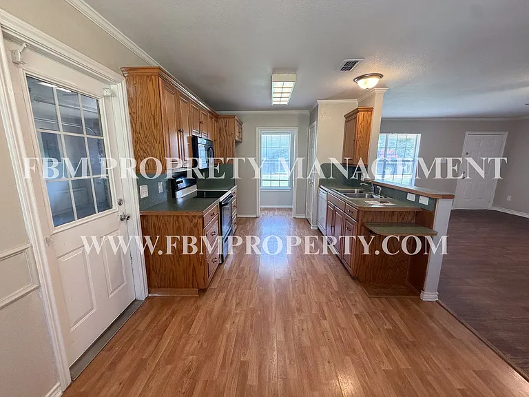 1219 S Mulberry St — Photo 5