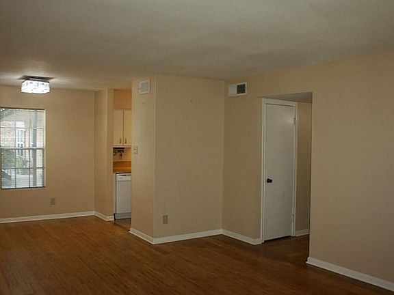 5th image of 5550 N Braeswood Blvd APT 174